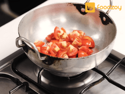 Take-tomatoes-in-a-hot-pan